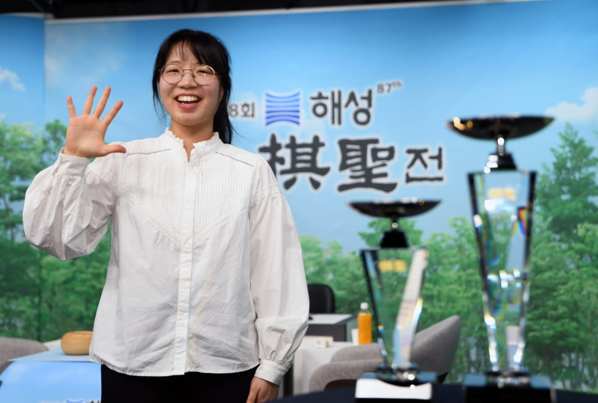枪手生涯首秀，梅里诺社媒：很荣幸成为这家伟大俱乐部的一员
