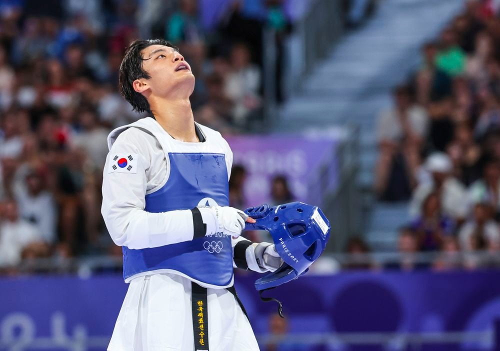 浦和门将西川周作参加送球仪式：从孩子们的角度来看 我就是他们的偶像