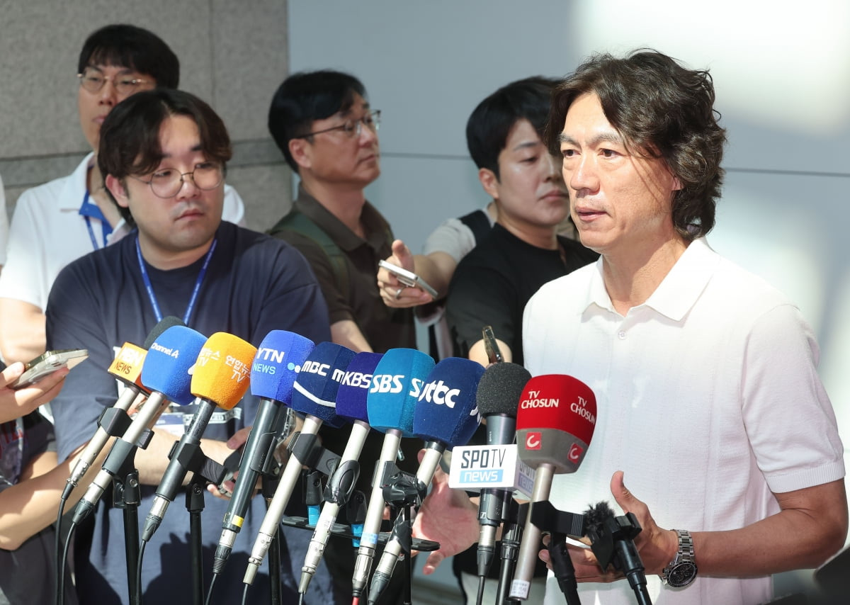 记者：曼联最近几天与拉比奥进行了谈判，球员已降低薪资要求