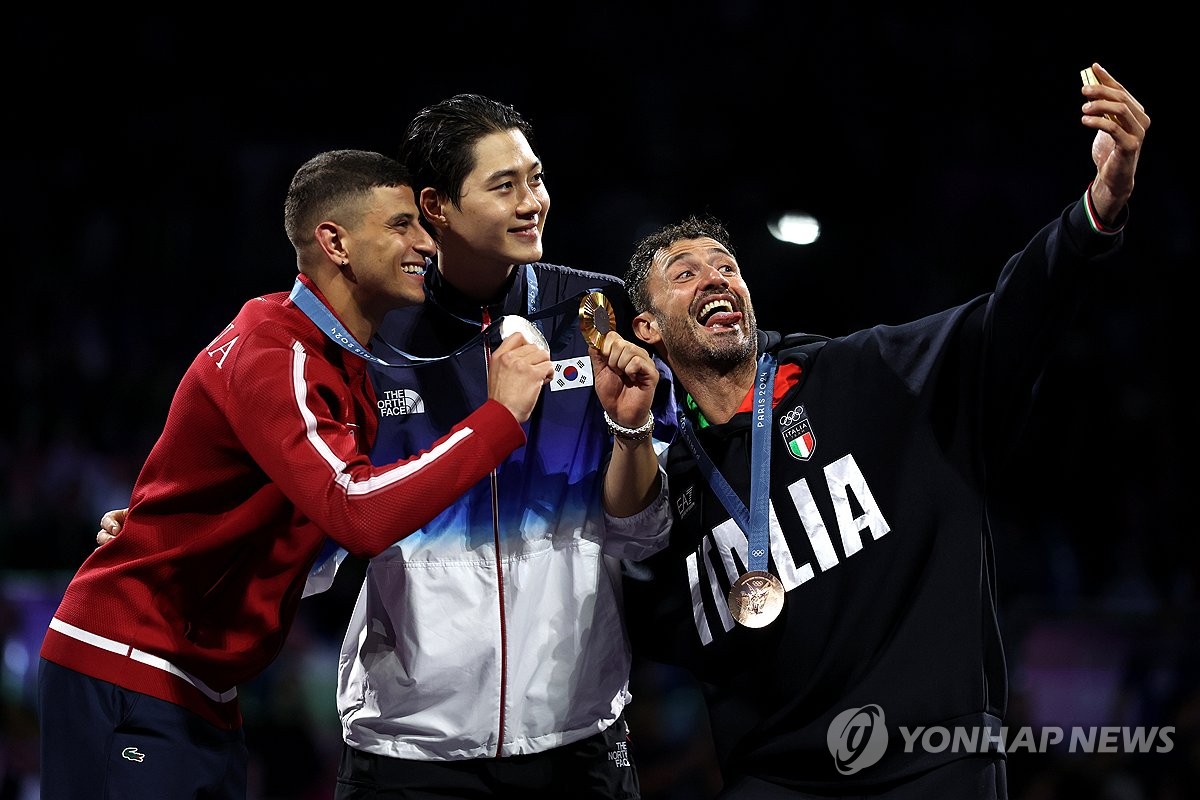 福克斯将跳出现有3年1.65亿美元合同 明年他最多可签5年3.45亿