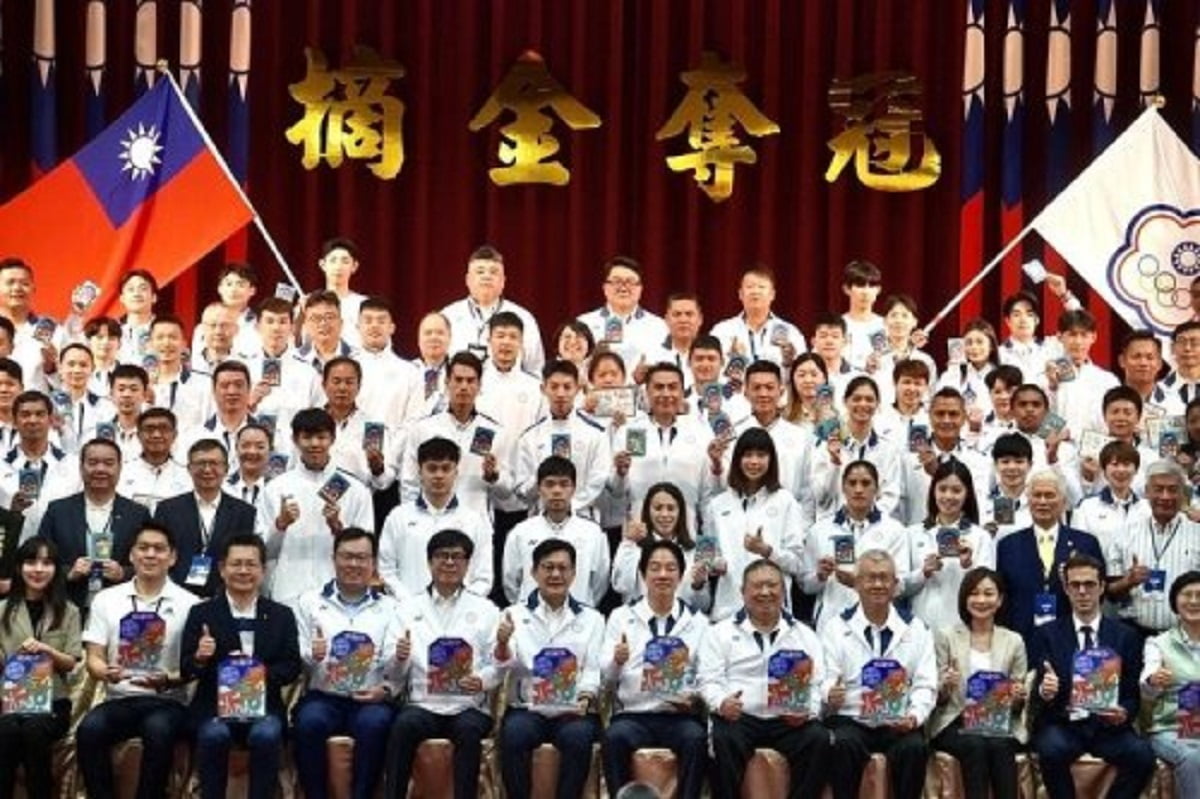 海港全队今天下午13:40飞往东京，准备5日晚与川崎前锋的比赛