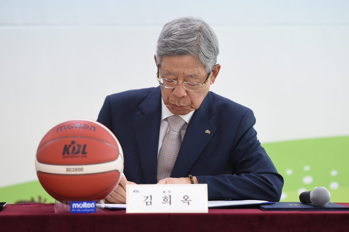 拉菲尼亚C位出镜！巴萨发布国家德比海报：全力拿下三分