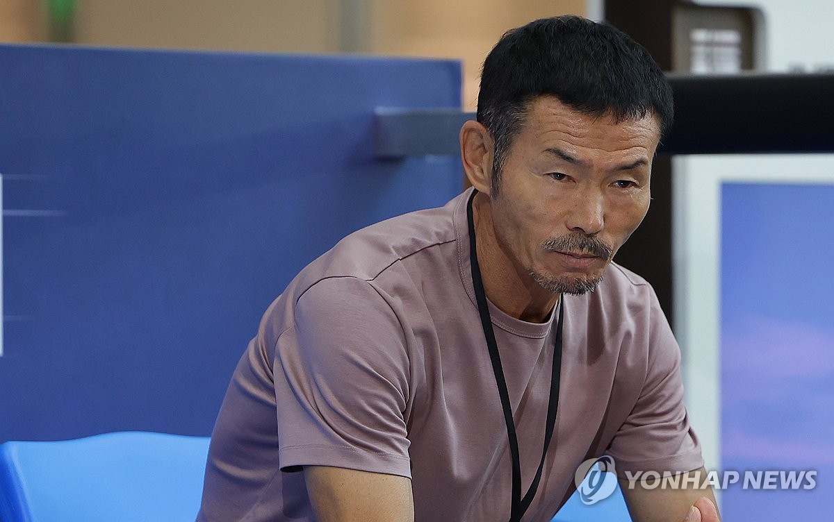 ‍♂️回应金球奖评选？维尼修斯戴帽后“摊手”庆祝