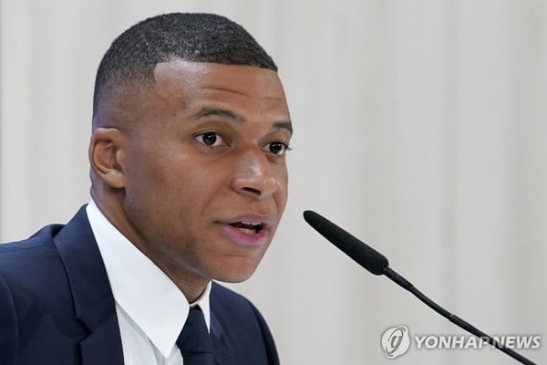 唐斯今日砍下22+22，生涯第13次砍下20+20，现役排名第四